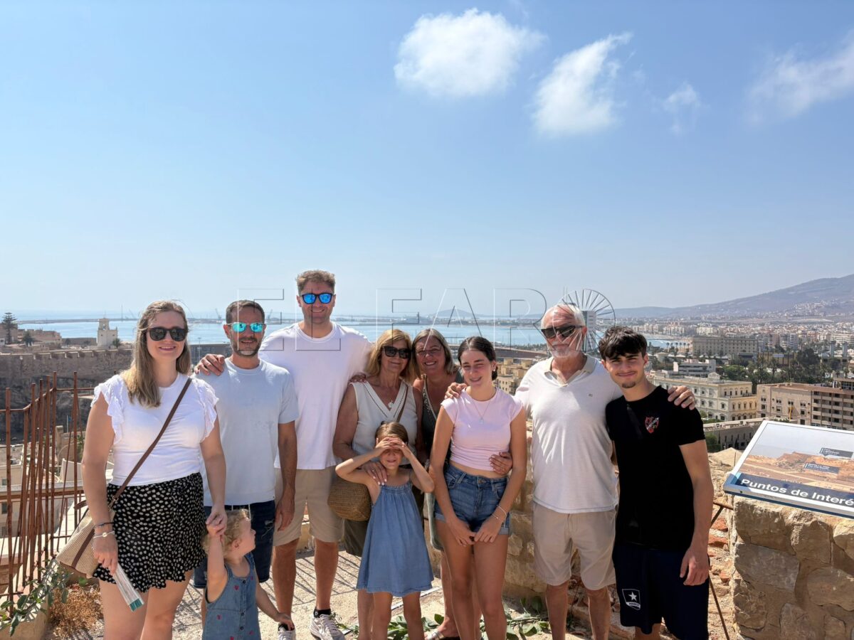 La familia Vega-Castillo celebra en Melilla medio siglo de amor y recuerdos