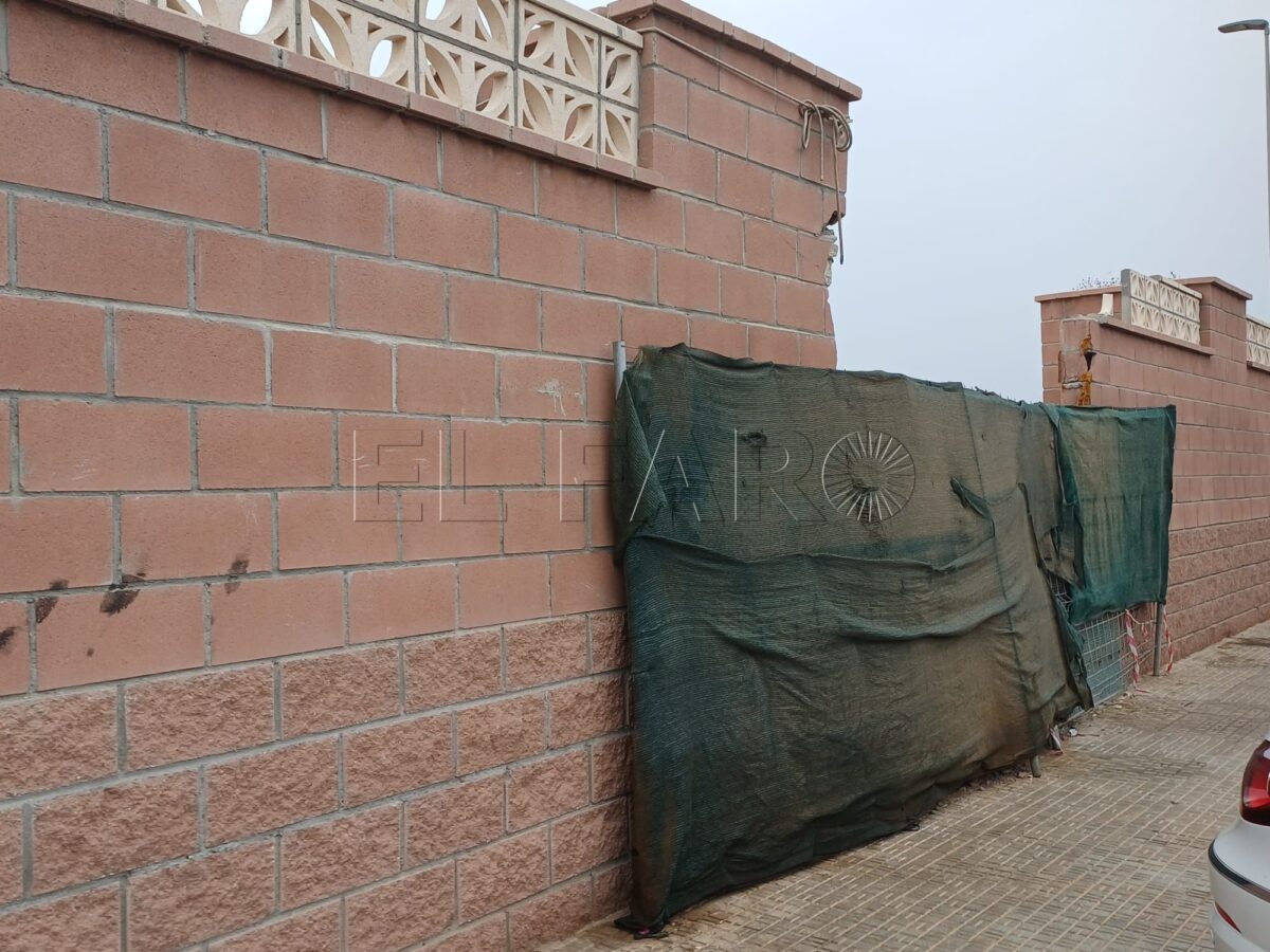 La Protectora de Animales espera la reparación del muro, tras un año del accidente