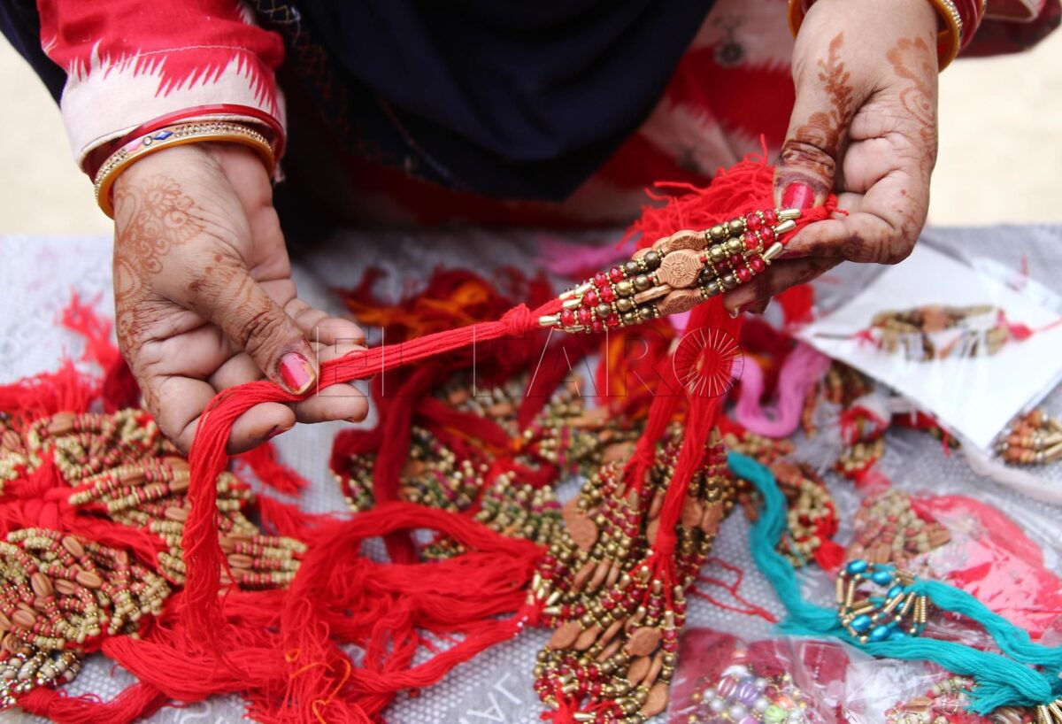La comunidad hindú de Melilla conmemora el vínculo entre hermanos con el Raksha Bandhan