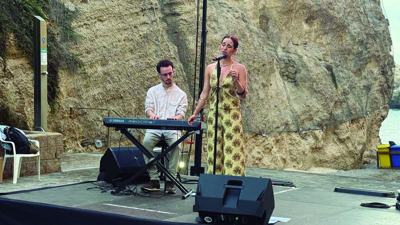 La música local se alza entre las rocas de Melilla La Vieja