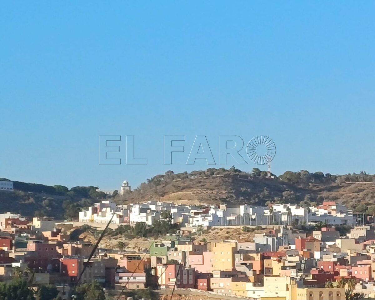 Vecinos de Los Pinares denuncian vandalismo de jóvenes que "se cuelan" a los terrenos del Tercio