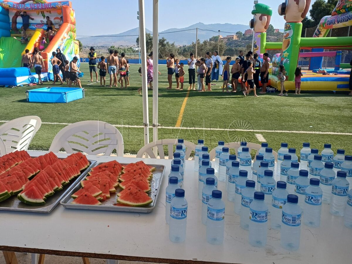 'Verano para Todos' llena de diversión y juego refrescante el barrio de La Cañada
