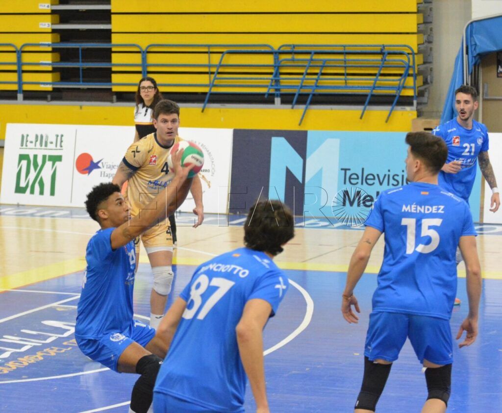 Víctor Méndez: “La verdad es que la plantilla tiene muy buena pinta”