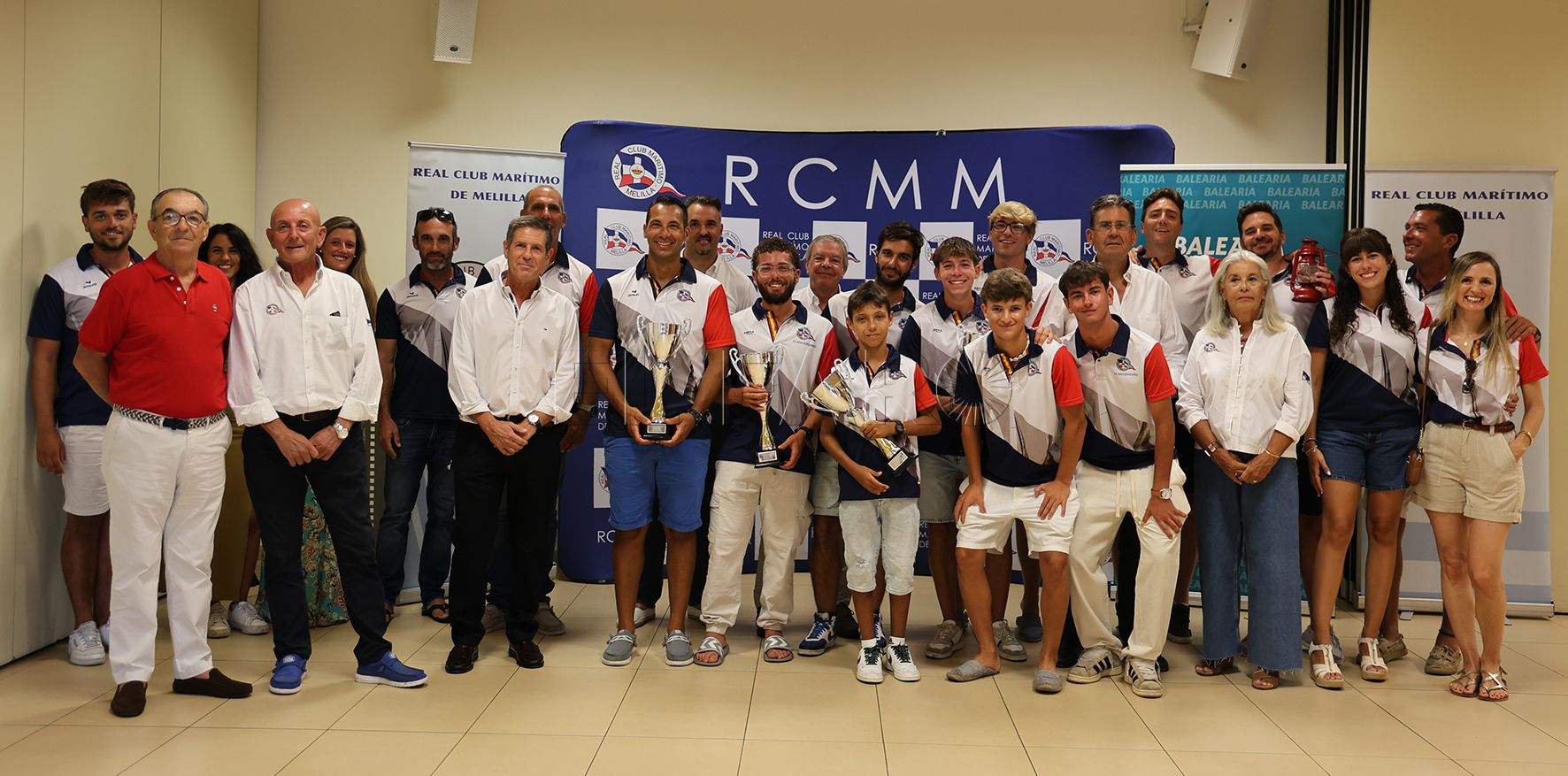 La clase snipe pone el colofón con la entrega de trofeos