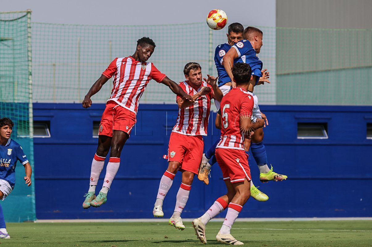 La UD Melilla cae en su último test en el Pinatar Arena ante el filial del Almería