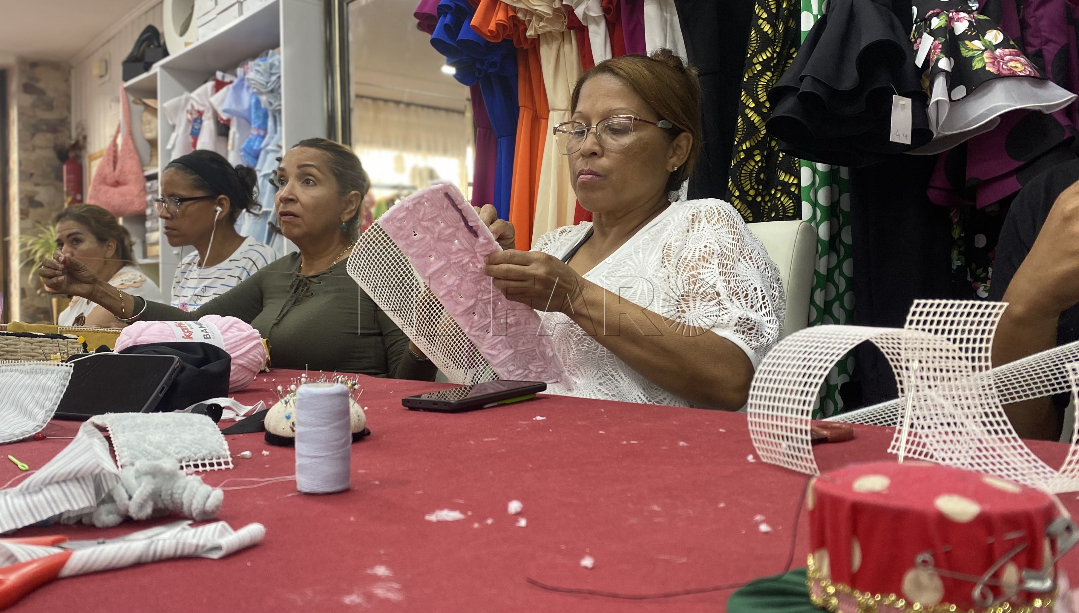 Una veintena de melillenses rescatan un oficio perdido gracias al taller de Happy Clouth promovido por PROMESA