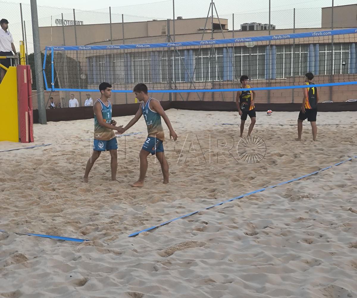 El voleibol aparece en la arena melillense