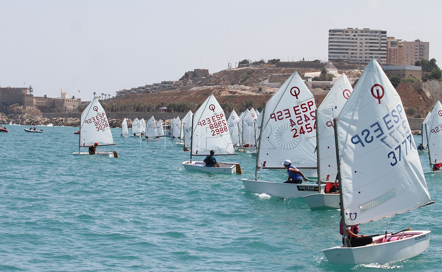 La regata costera decide los primeros líderes en la bahía melillense