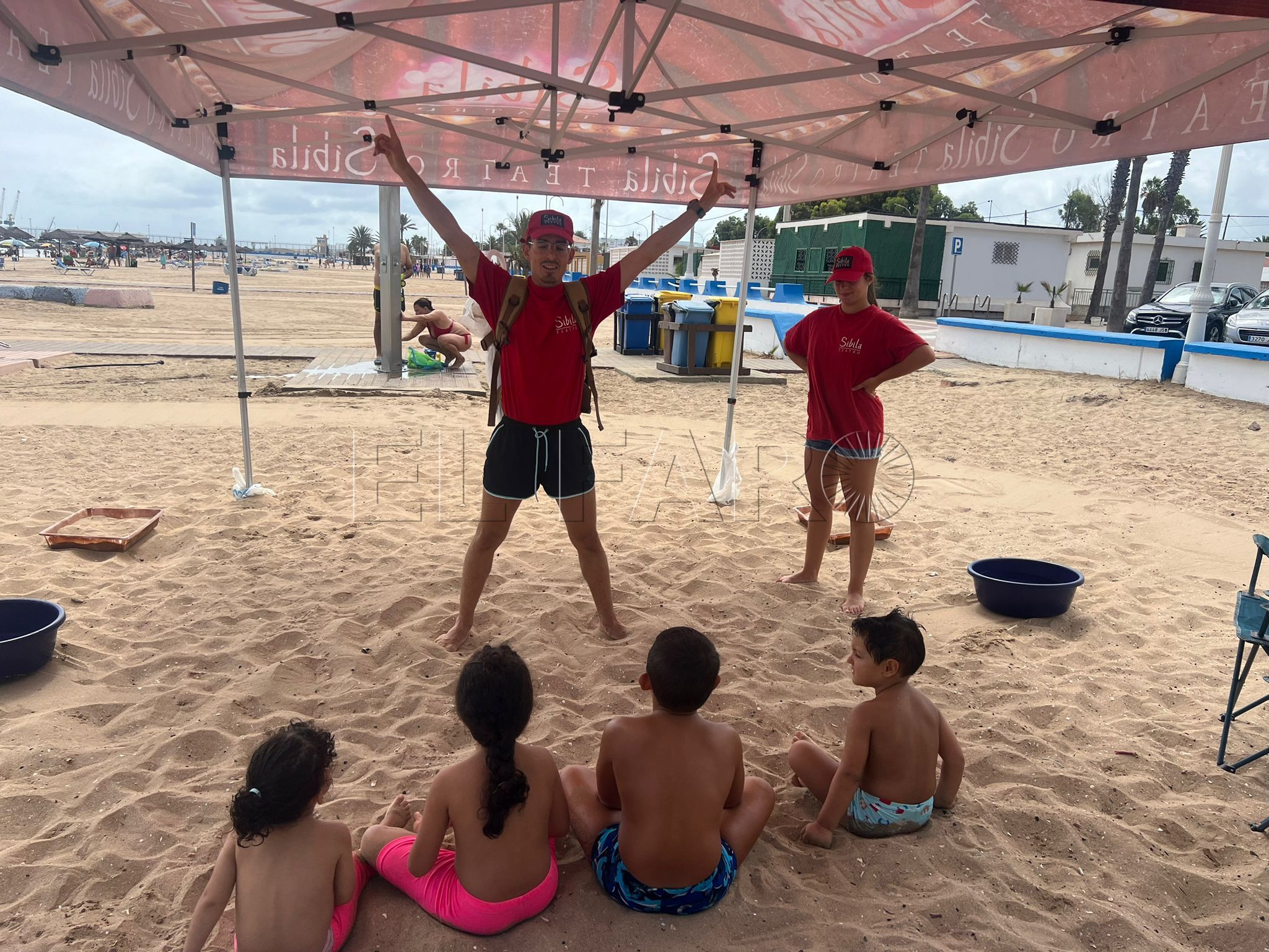 Arranca en la playa de la Hípica la campaña ambiental ‘Los eco-rescatadores, un día en la playa’