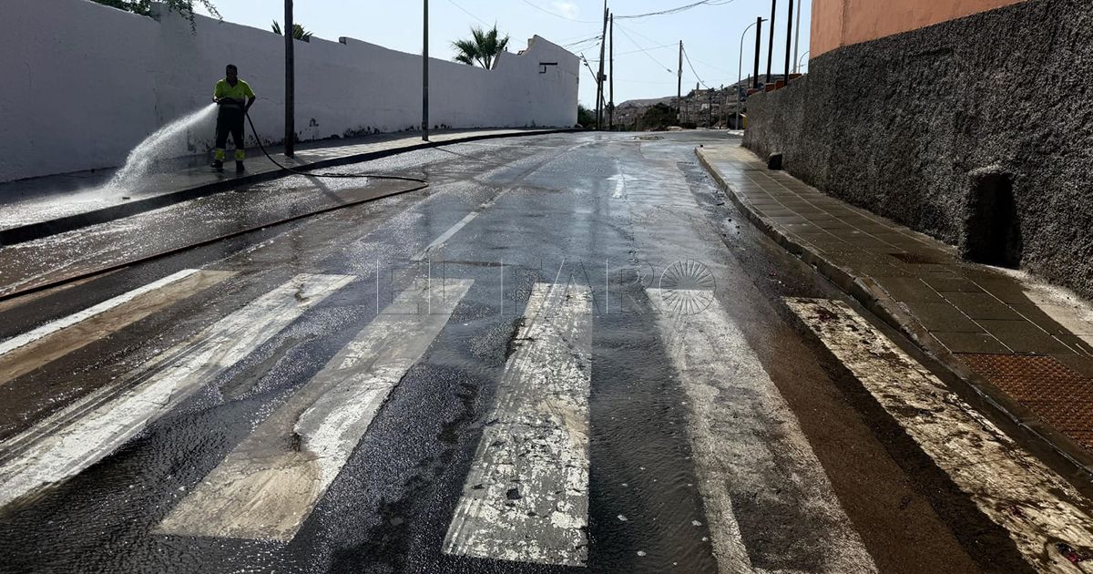 Ventura agradece a los vecinos de la Cañada de Hidum su predisposición a colaborar en el mantenimiento del barrio