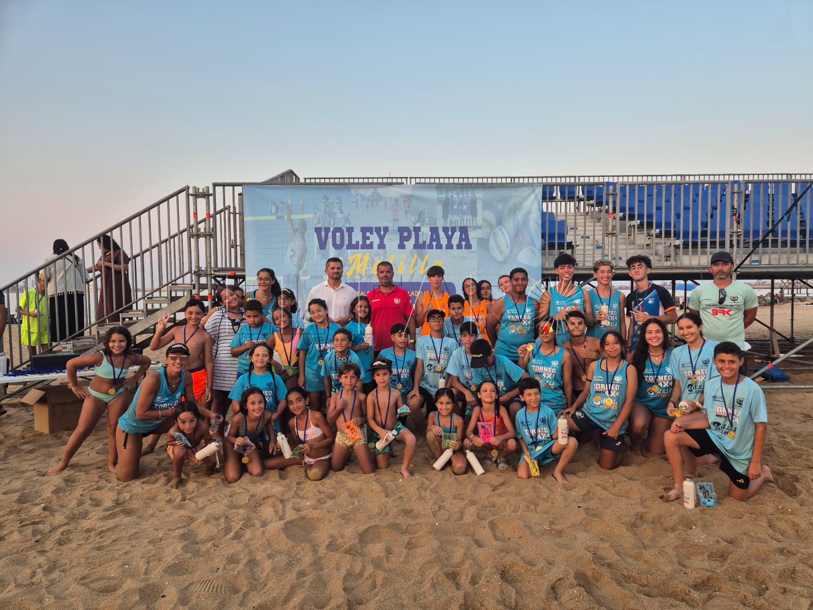 Los Cárabos vibra con el IV Torneo de Vóley Playa 4x4