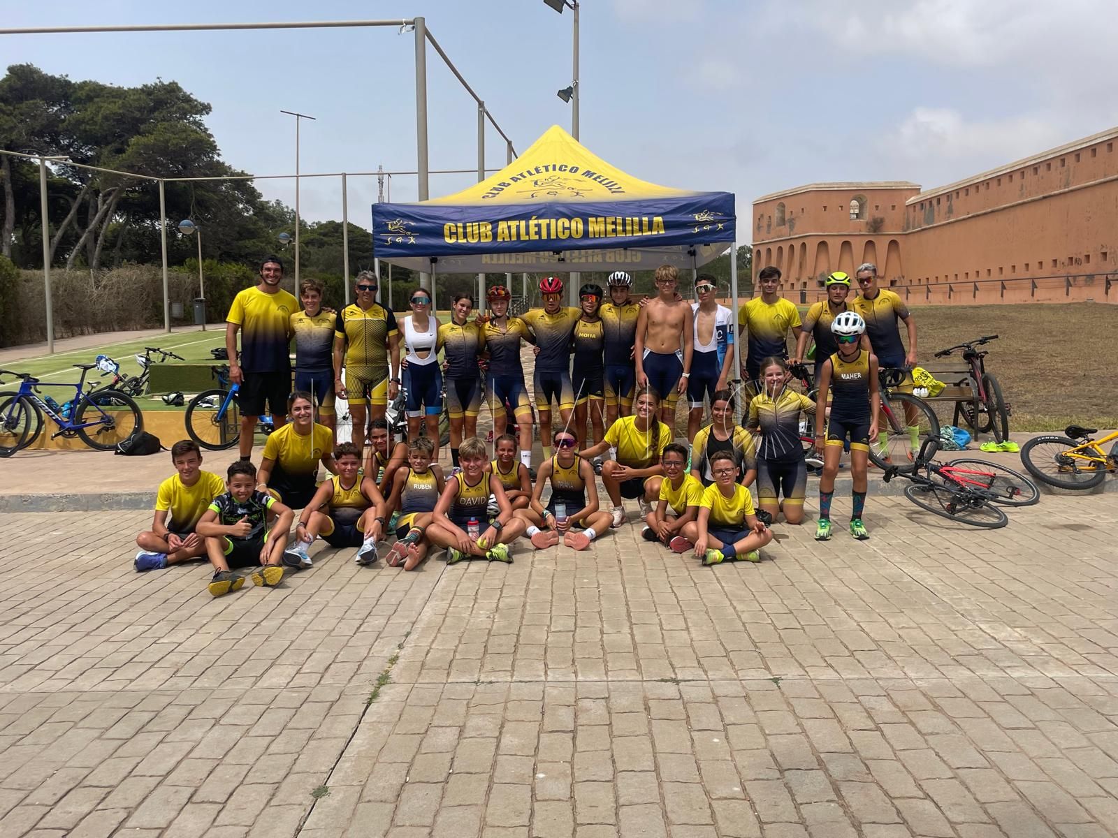 Cuarenta jóvenes disfrutan del triatlón