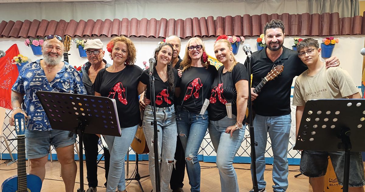 La Escuela de Flamenco inaugura la Caseta de la Alegría del Centro Social de Mayores