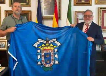 Entrega de la bandera