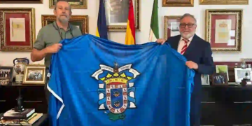 Entrega de la bandera