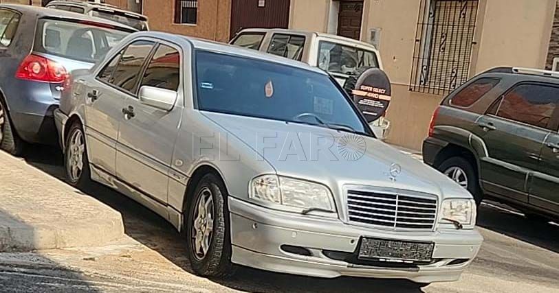Coche con matrícula falsa