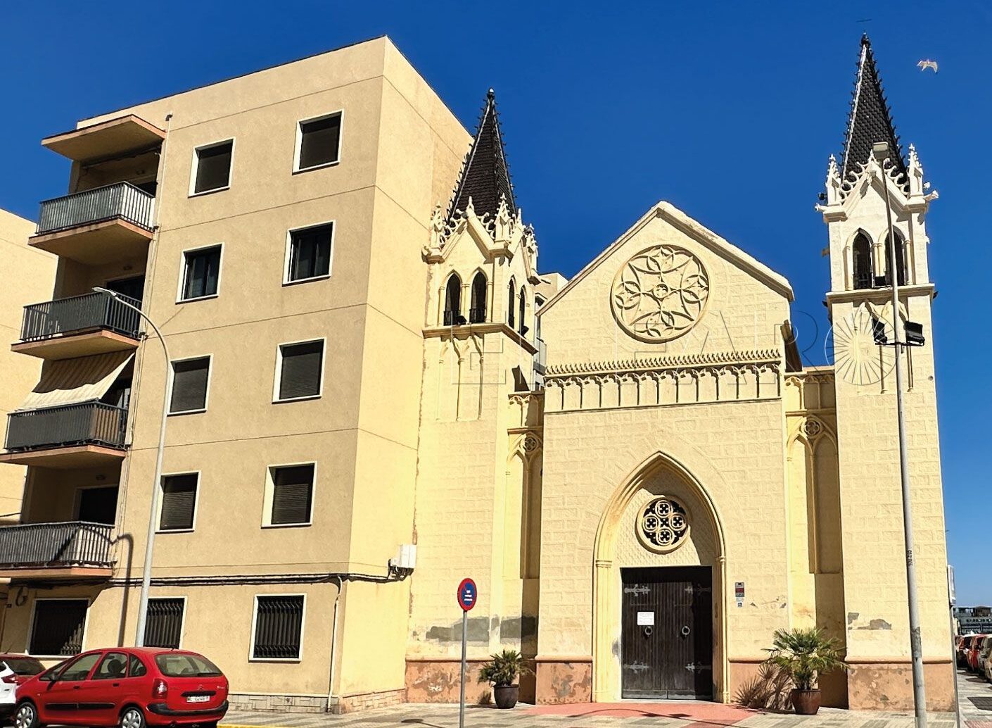 Investigan la caída de una mujer desde un balcón en la Plaza de las Cuatro Culturas