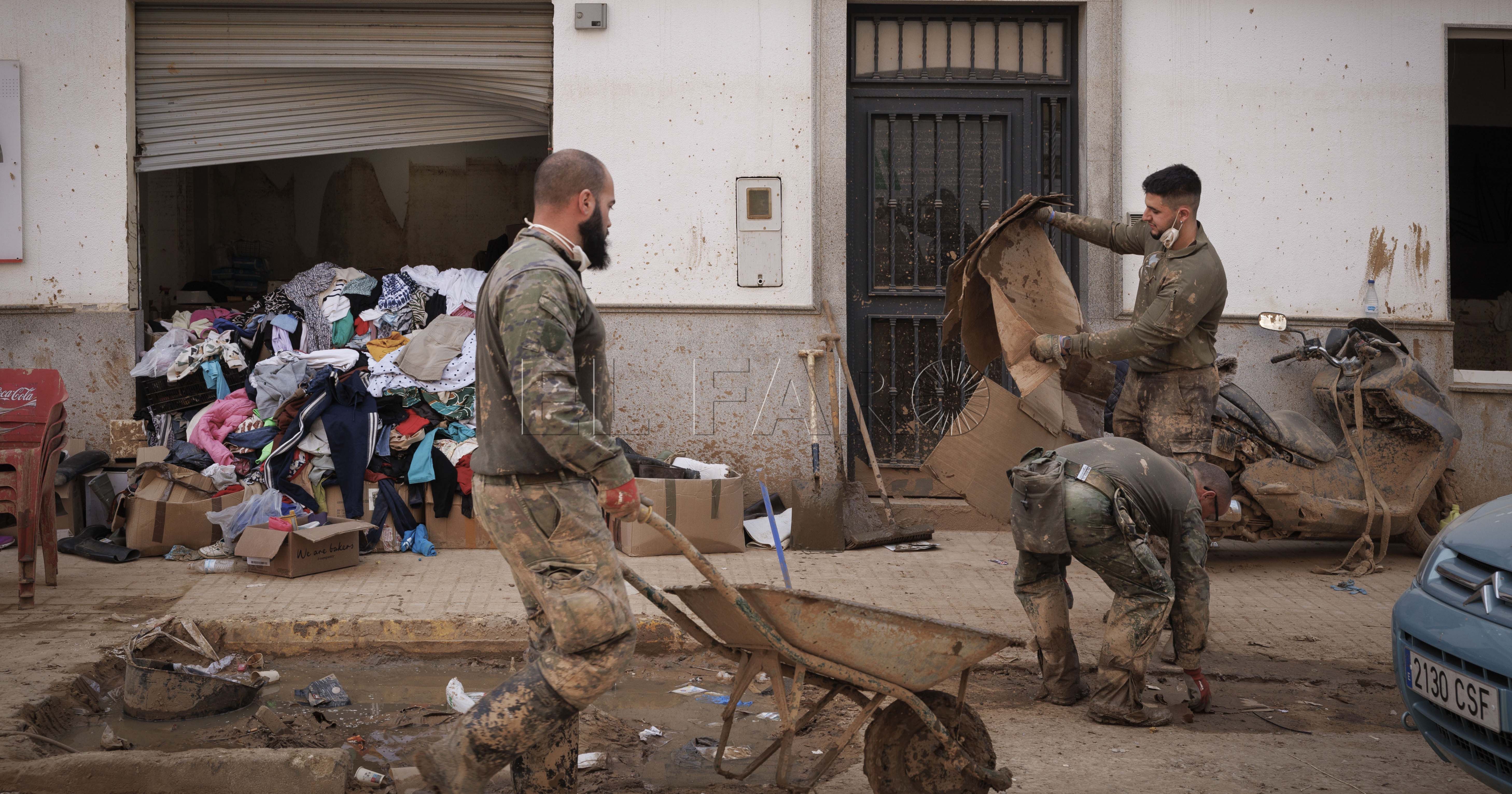 Militares trabajando en la DANA