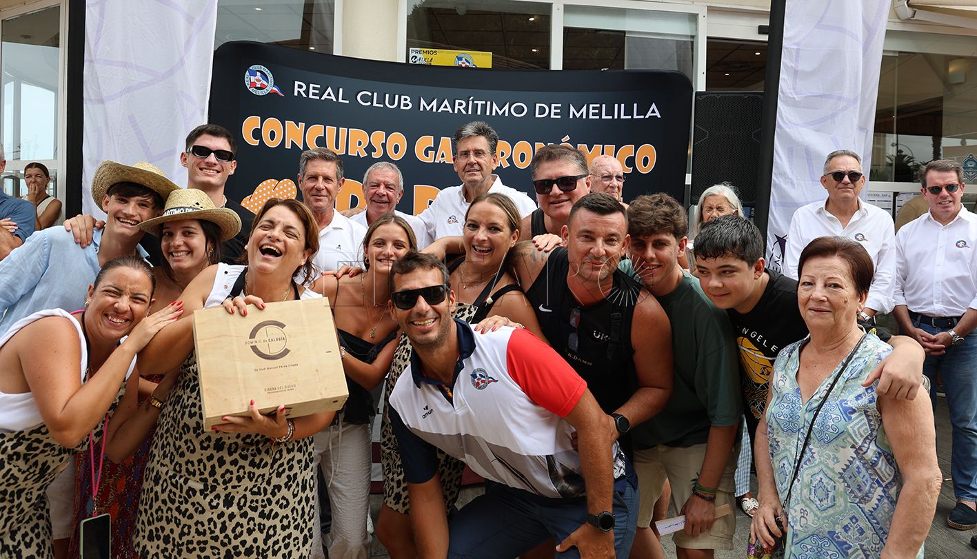 Carmen Revilla y Juan Luis Ruano se alzan con la victoria del 26º Concurso de Paellas del Real Club Marítimo