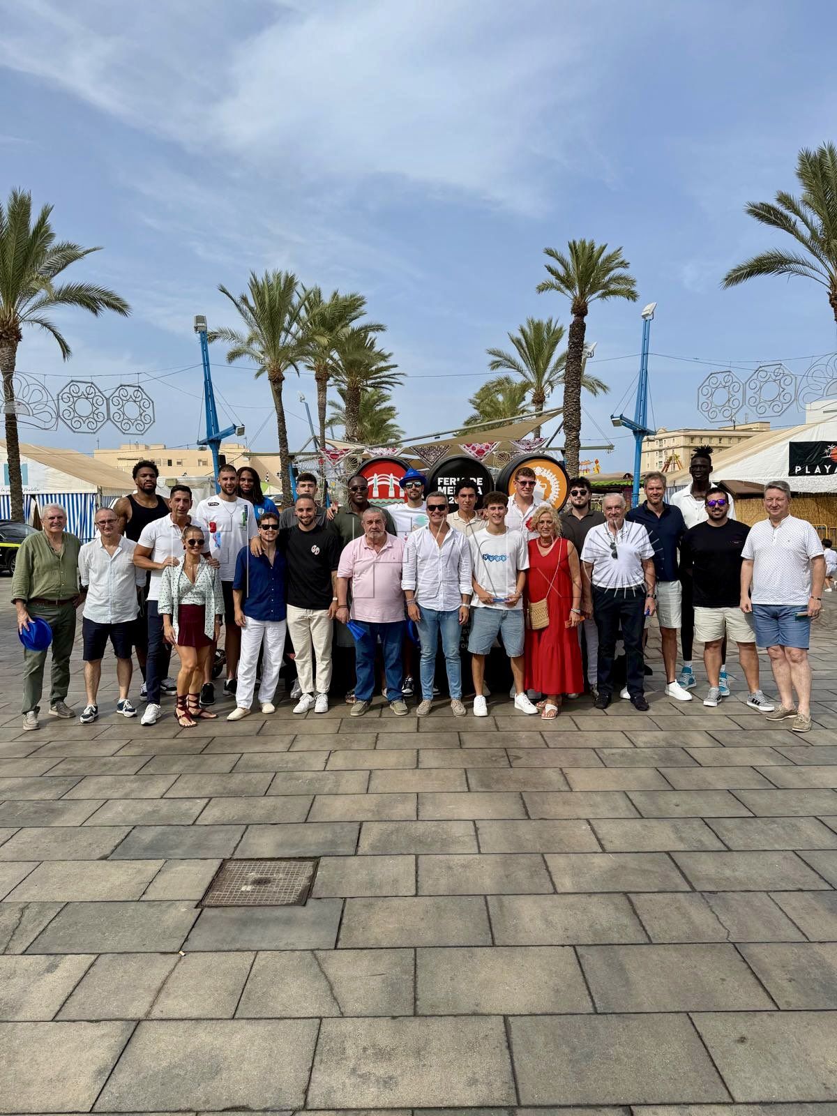 La plantilla del Melilla BC se reúne para comer en la Feria