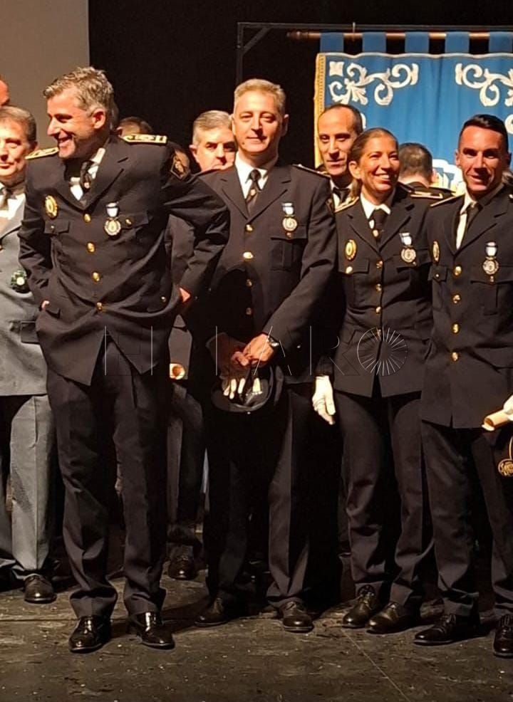 El agente de Policía Local José María López recibe su merecido reconocimiento