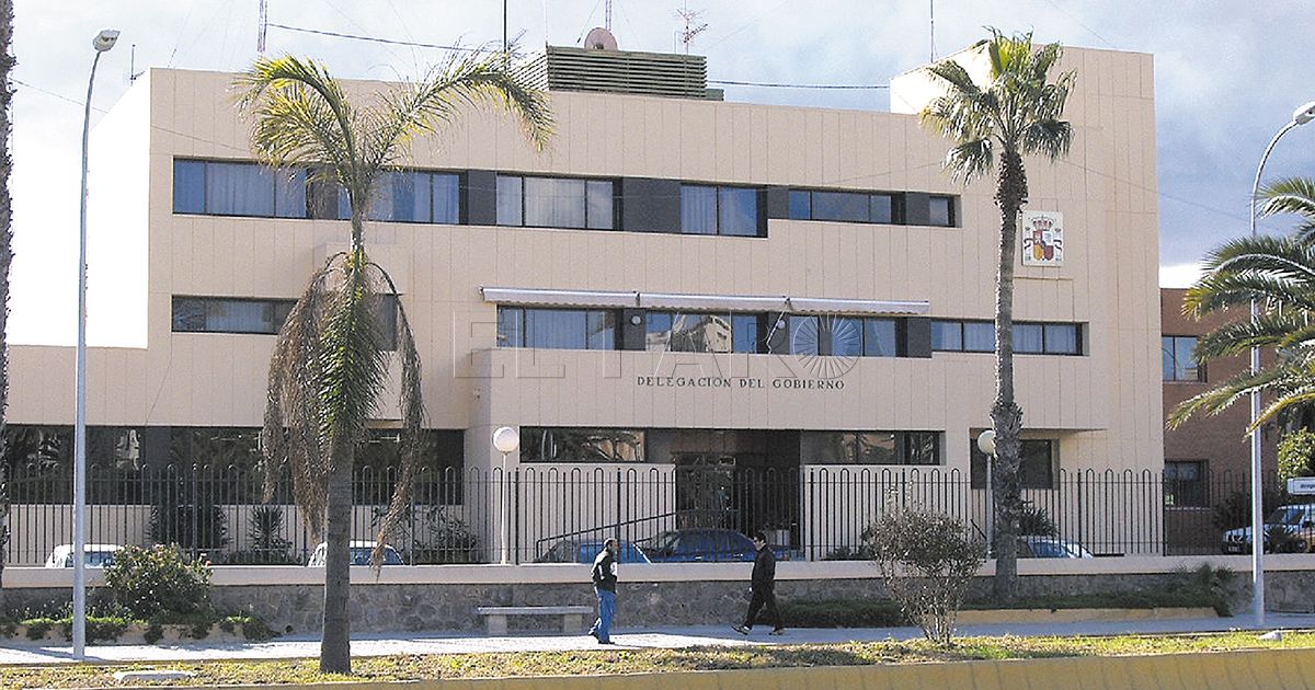 La Delegación guarda un minuto de silencio en repulsa por el asesinato machista de Ginesa en Murcia