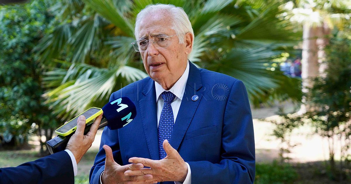 Imbroda muestra su solidaridad con los enfermos de Alzheimer y con sus familiares