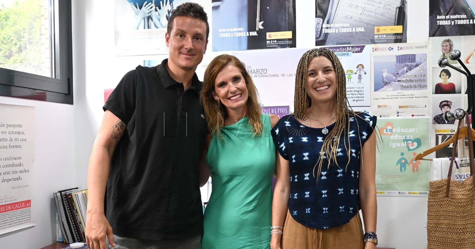 Segura con miembros de Acnur Melilla