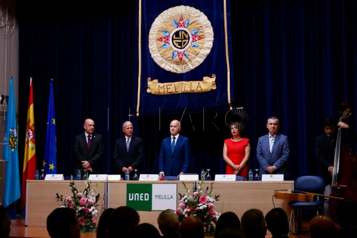 La UNED abre el curso académico 2025-2026 con el corazón dividido