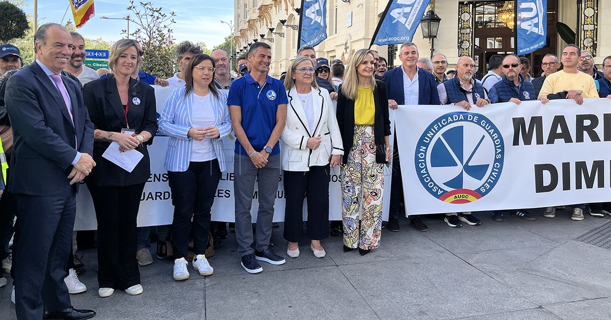 La AUGC se concentra frente al Congreso y exige la dimisión de Marlaska ante el desprecio continuado a los guardias civiles
