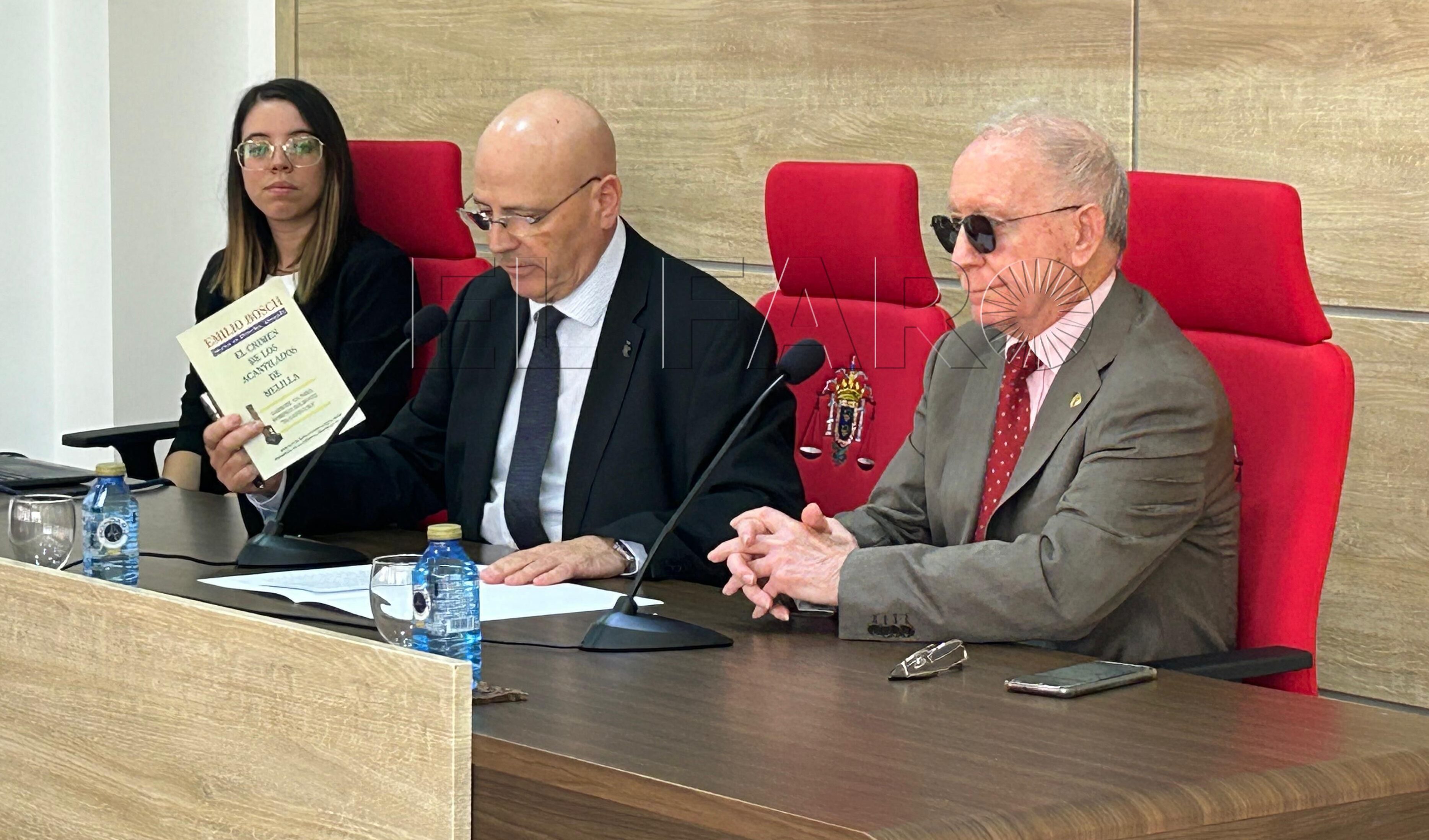 Emilio Bosh presenta el libro 'El crimen de los acantilados de Melilla’