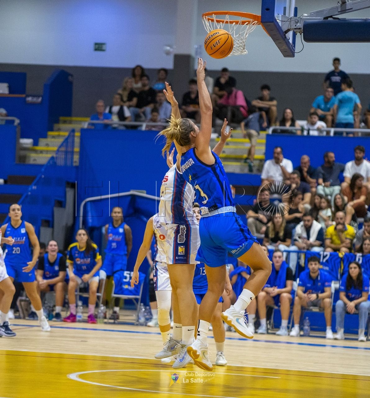 A seguir en el trío de cabeza