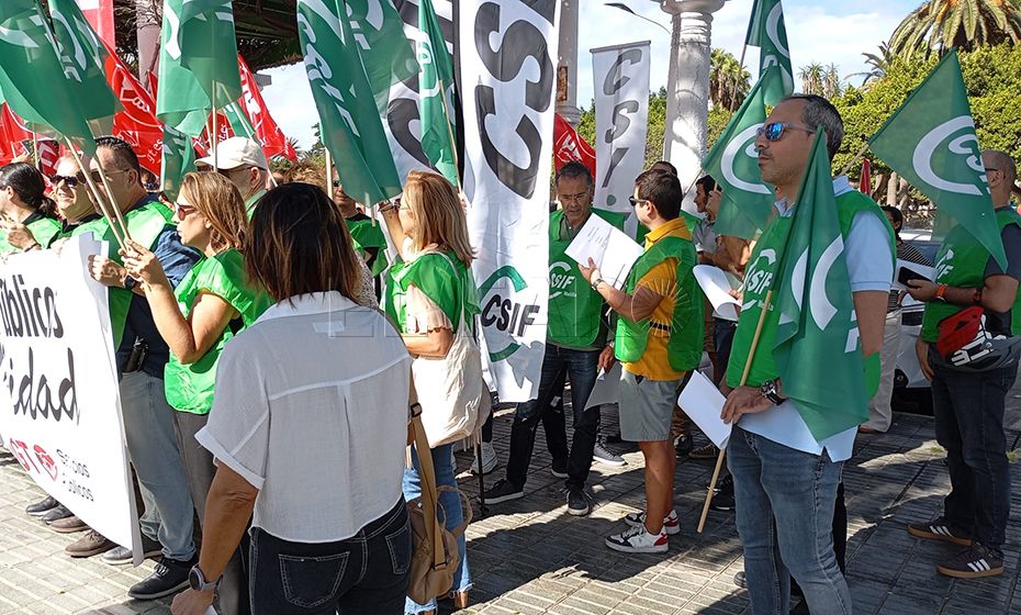 Los sindicatos exigen una mejora en las condiciones laborales de los empleados públicos