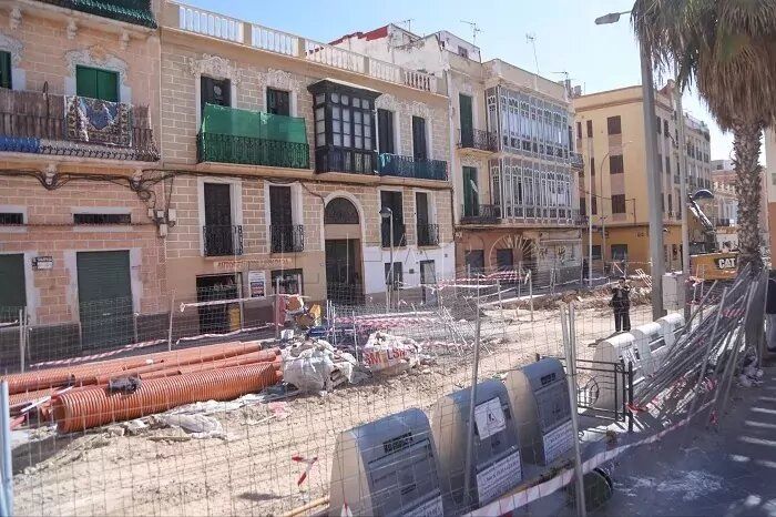 Algunos comerciantes del Rastro siguen sin cobrar las ayudas por las obras en García Cabrelles