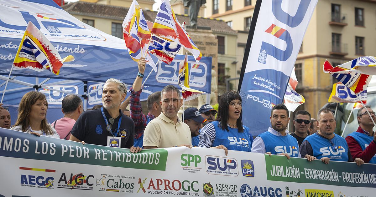 Policías nacionales y guardias civiles se concentran en Málaga para pedir la equiparación salarial a los policías locales