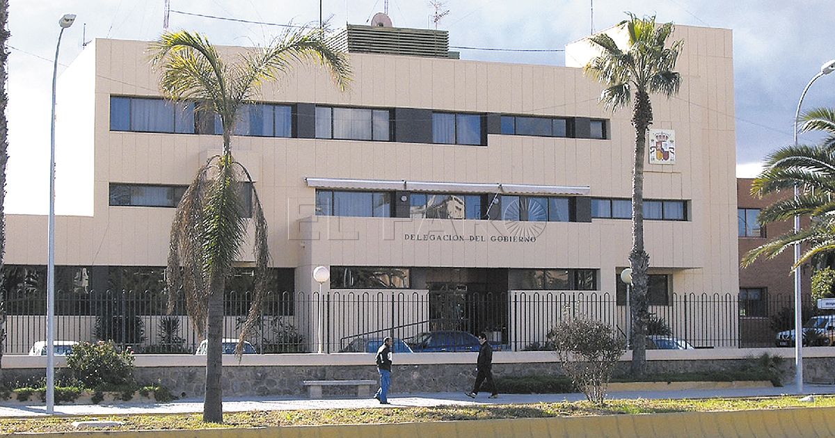 El Jefe Regional de Operaciones de la Policía acude a la Delegación del Gobierno