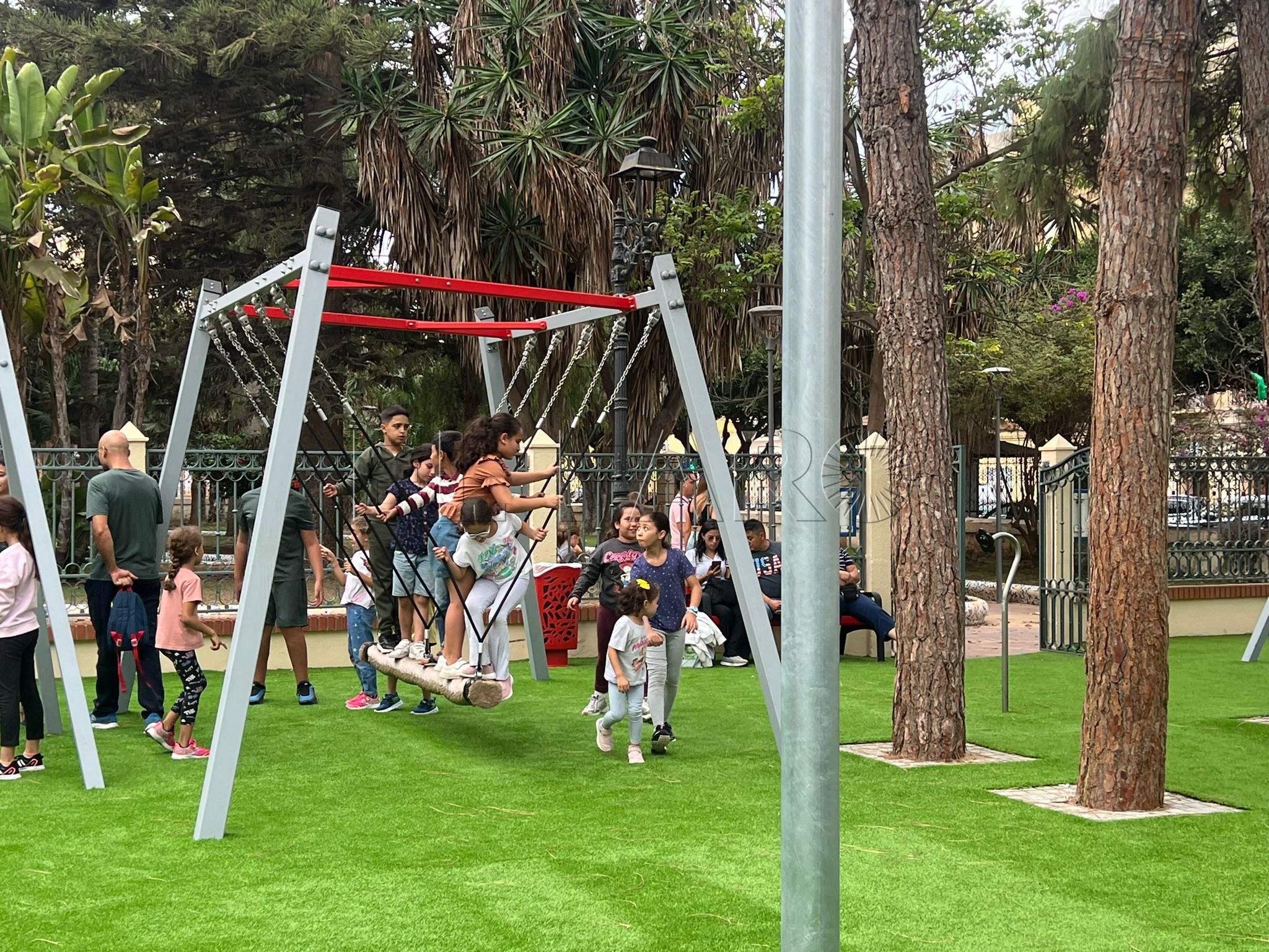 Los niños llenan de vida el nuevo Parque Infantil en su primer fin de semana tras la inauguración