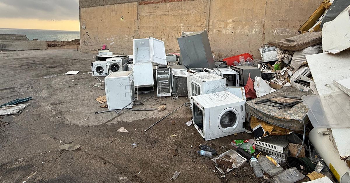 La Policía Local denuncia al responsable de un vertido de 26 lavadoras y cinco neveras