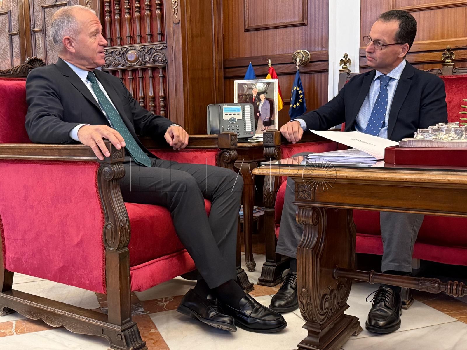 Recepción de Miguel Marín a Daniel Quijada en el Palacio de la Asamblea de Melilla.