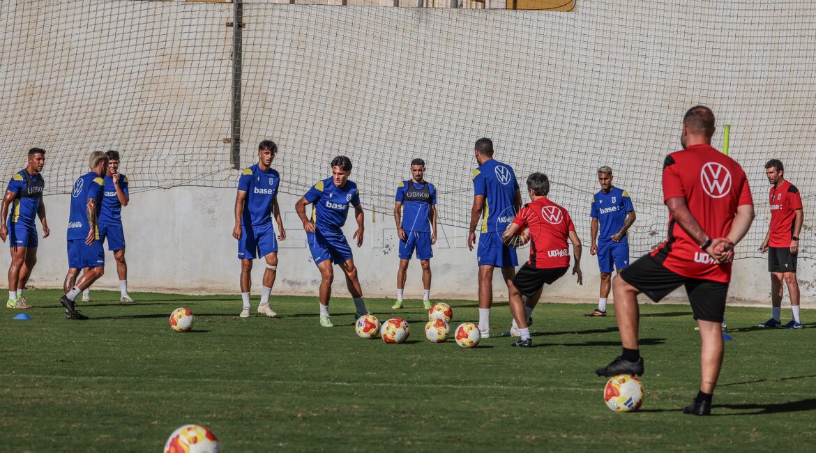 La UD Melilla ya prepara su partido ante el Águilas FC