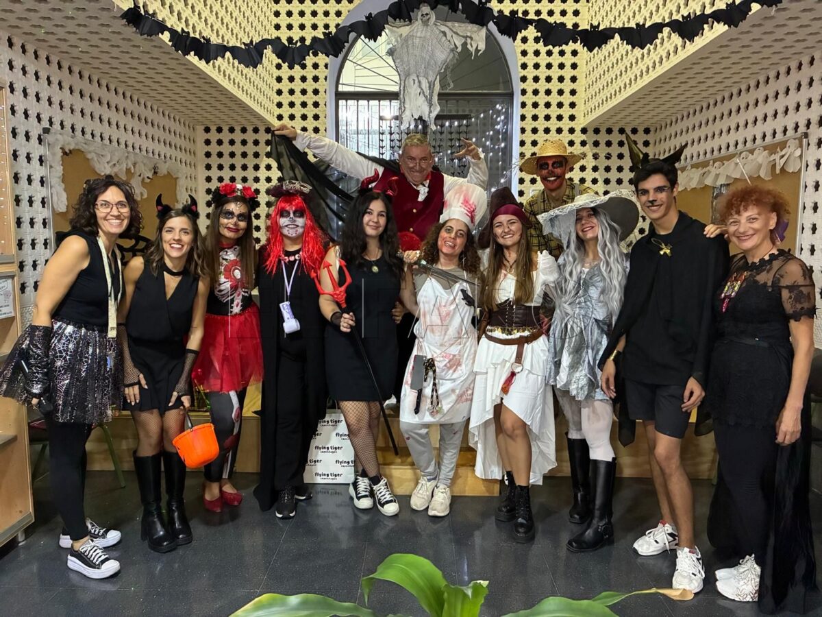 La Escuela Oficial de Idiomas celebra una divertida jornada de Halloween