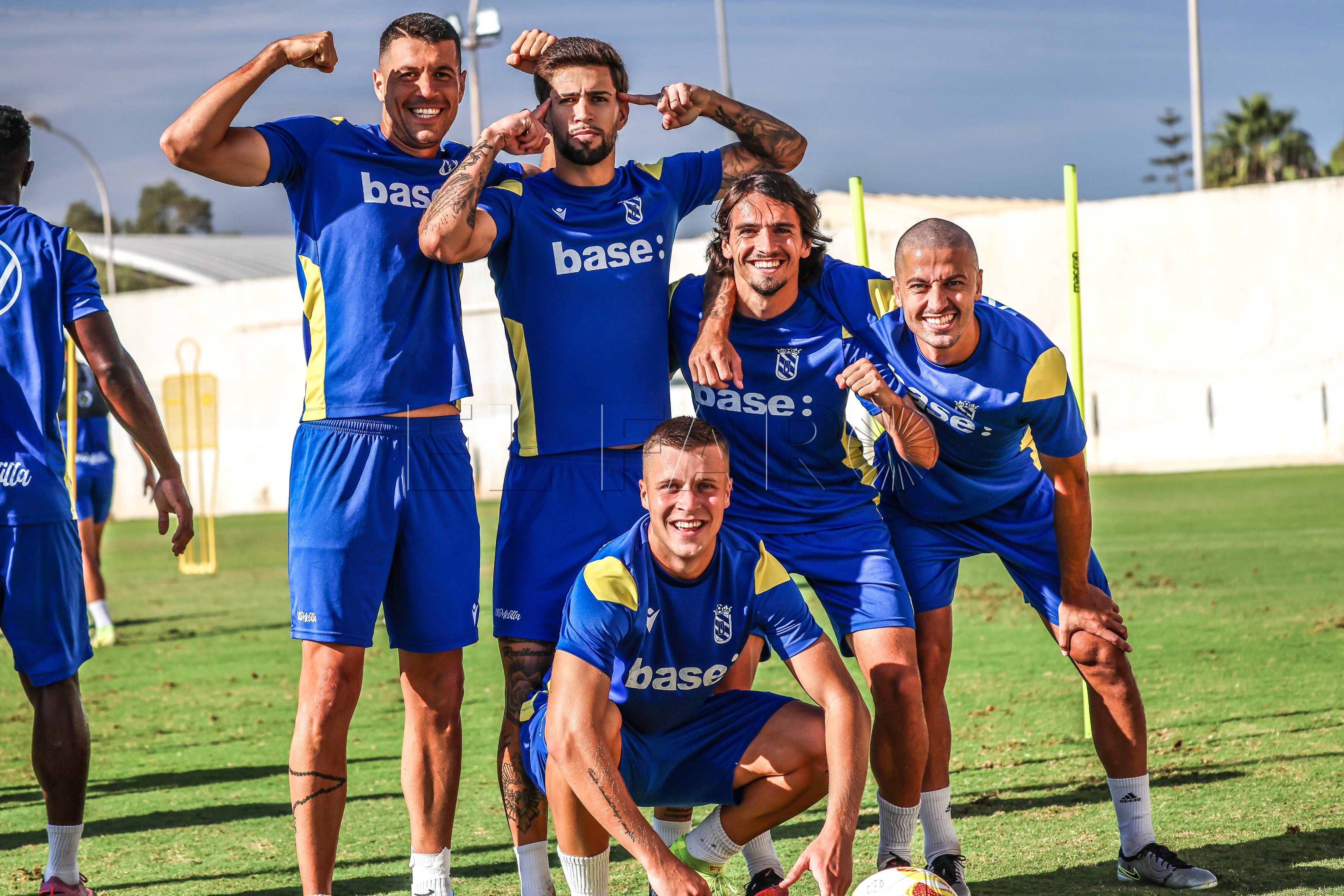 La UD Melilla recibe al líder del grupo, Extremadura en el debut de Javi Motos