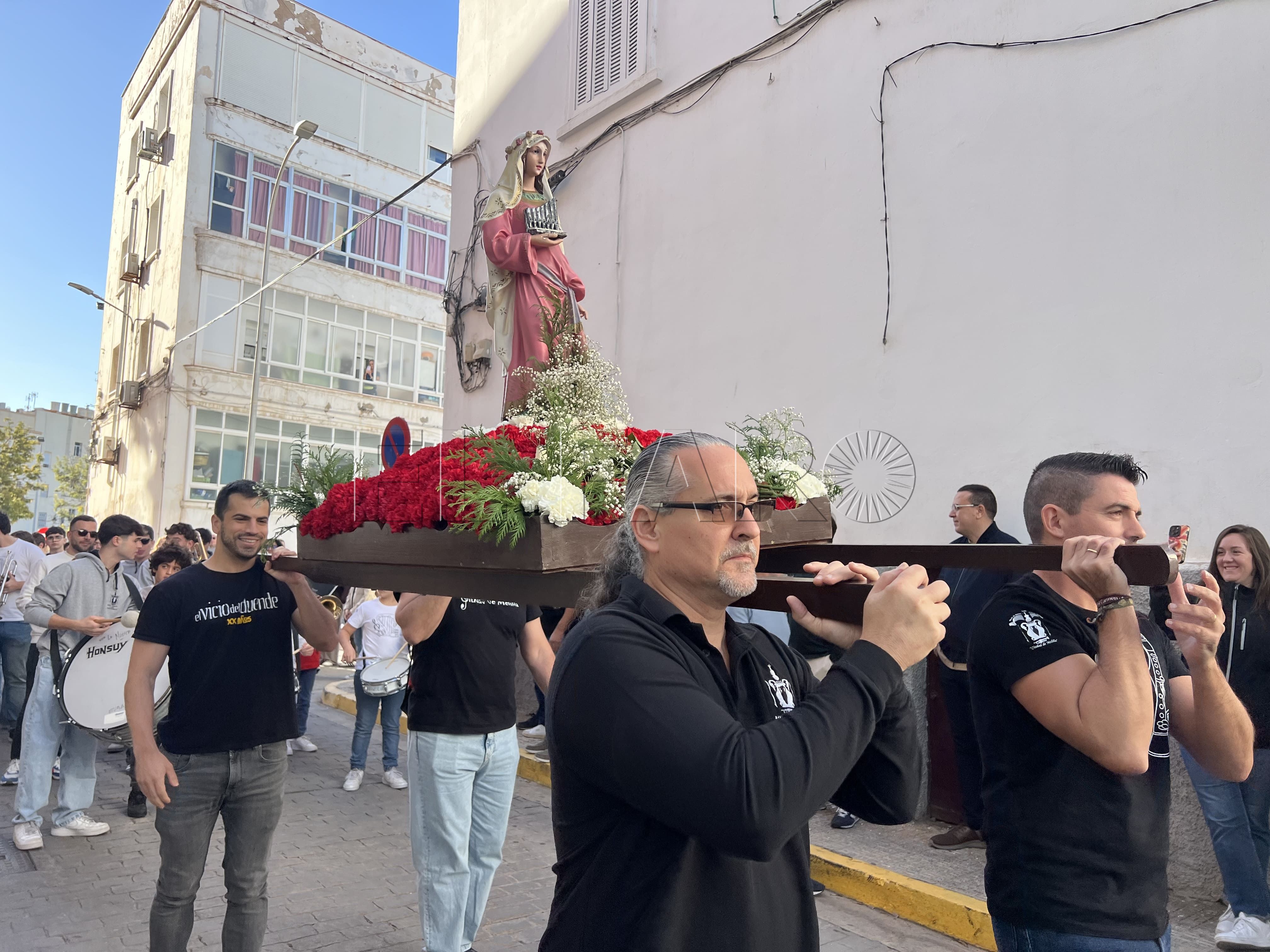 La procesión de Santa Cecilia llena de música las calles de Melilla