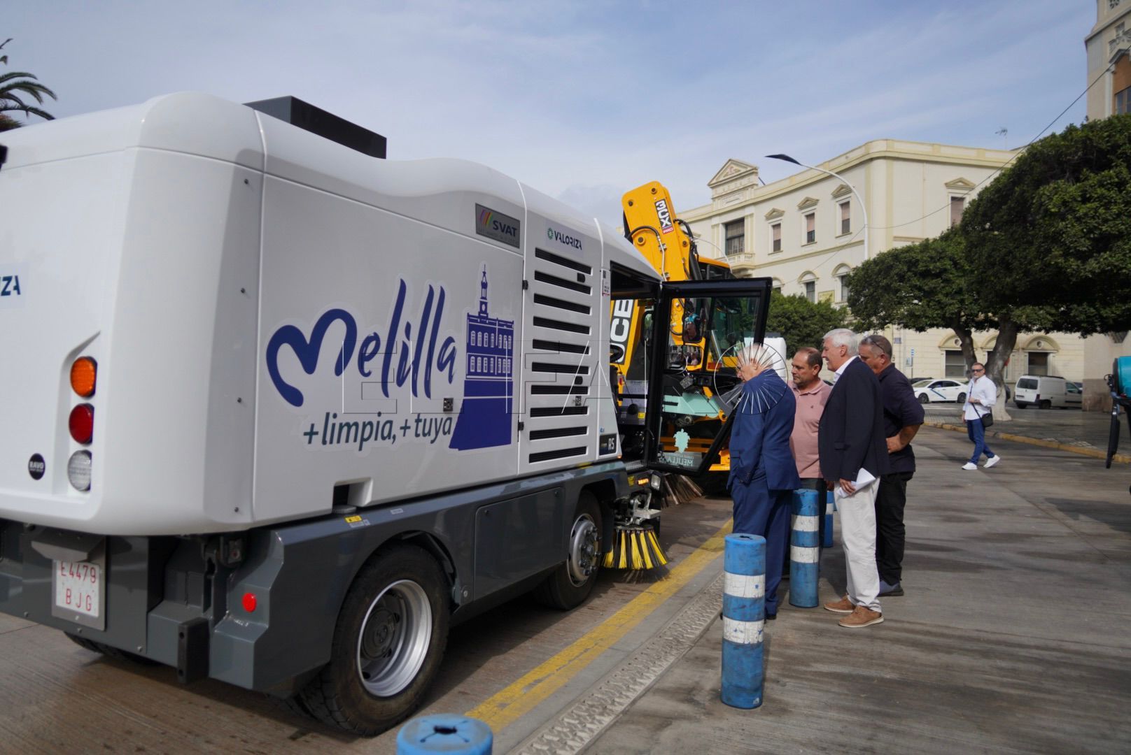 Melilla refuerza su limpieza urbana con la llegada de una nueva maquinaria