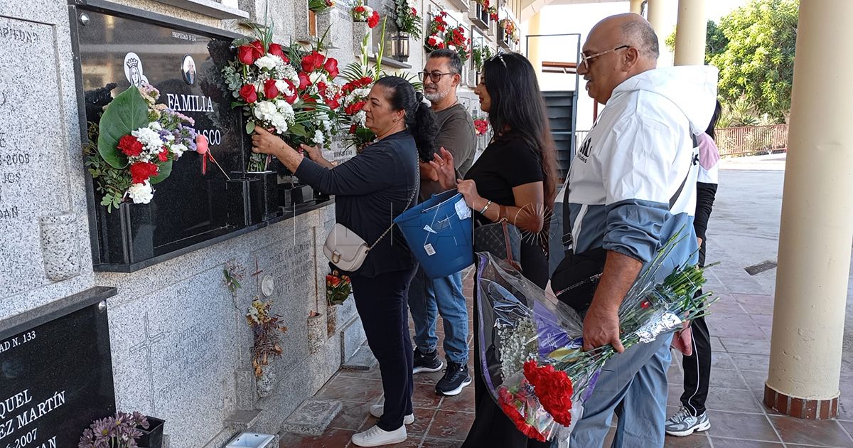 El día del año que más flores se ven en el cementerio de La Purísima Concepción