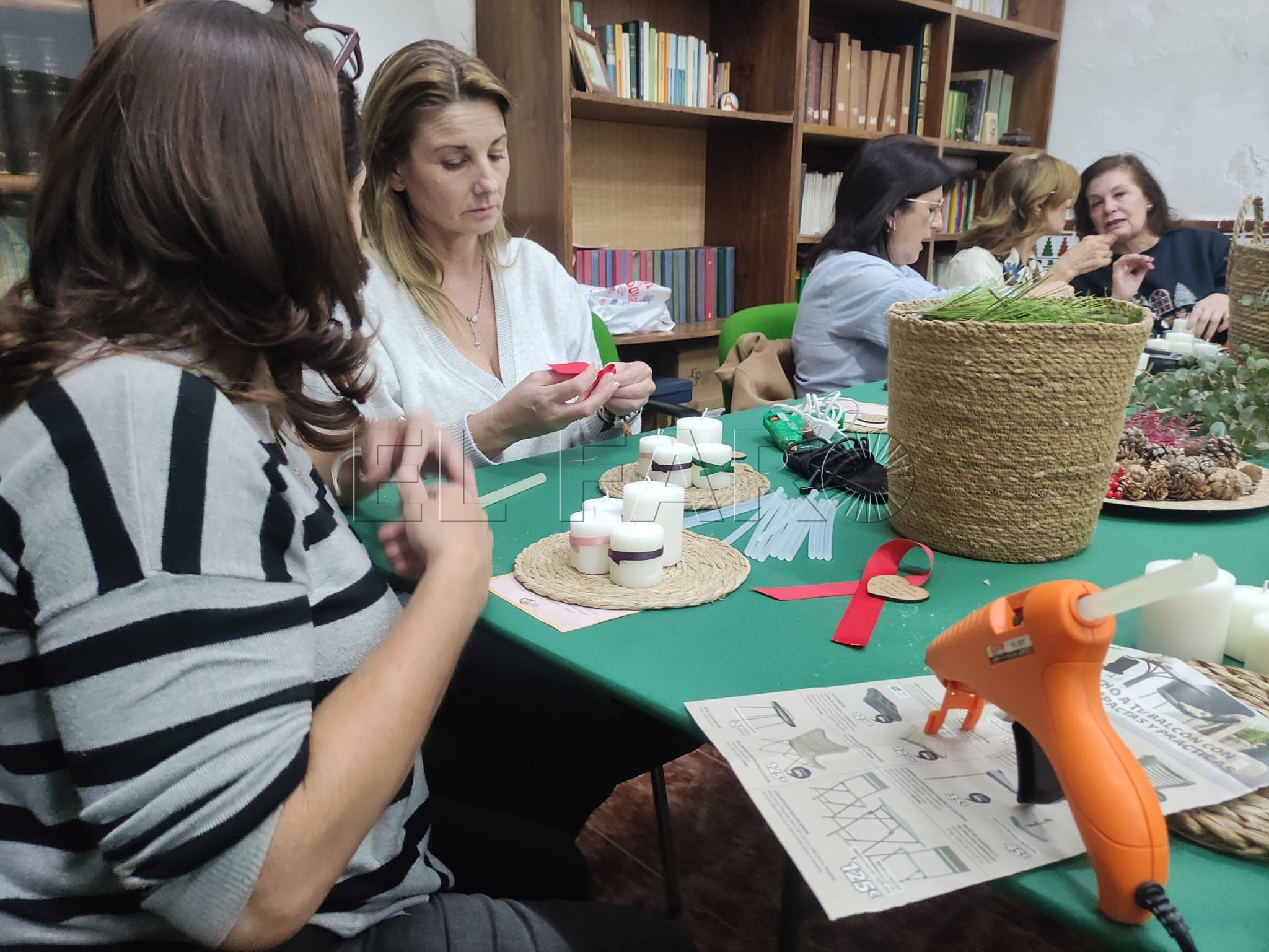 La Iglesia del Sagrado Corazón de Jesús acoge un taller intergeneracional para preparar el Adviento