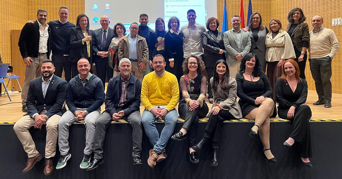 Los antiguos alumnos del IES Virgen de la Victoria celebran el vigésimo quinto aniversario de su graduación