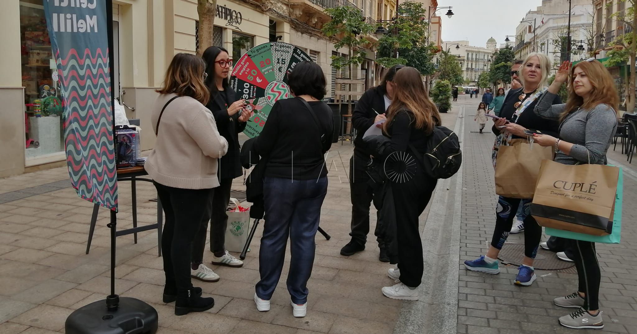El centro de Melilla remonta el vuelo con “bastante más afluencia de público”
