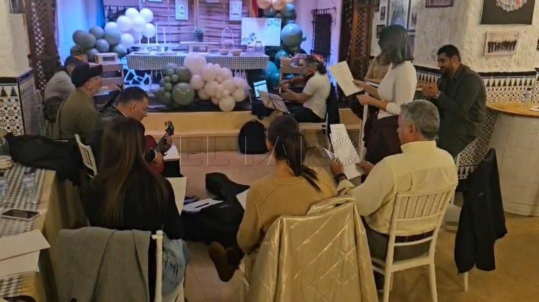 Músicos del equipo humano que acompañarán a Estefanía Saavedra durante el concierto 'Tiempo de Navidad'. -Cedida-