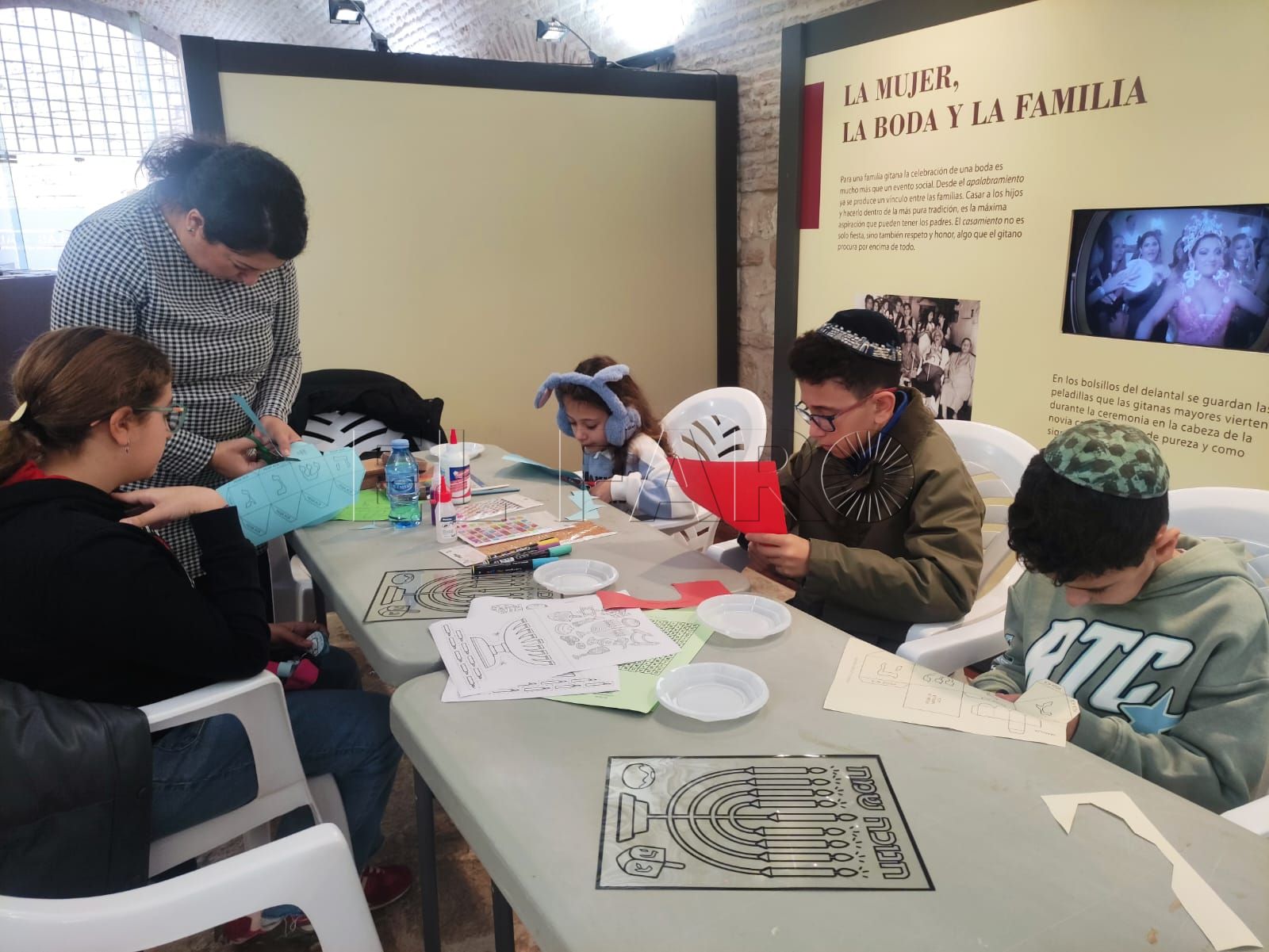 Luz, juego y tradición: los niños celebran Janucá en el Museo Sefardí de Melilla